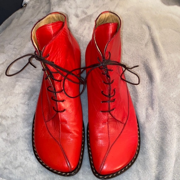 Shoe Color’s” Red Leather Lace up Bootie. - Picture 1 of 9